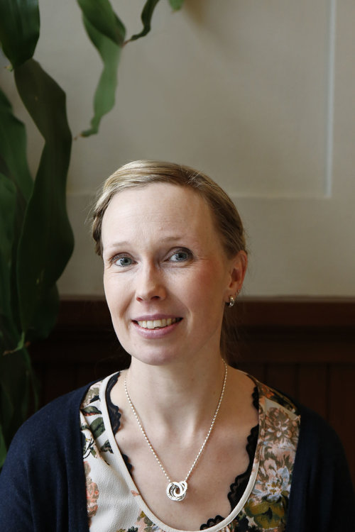 Kamalat äidit® -toiminta on murrosikäisten lasten äideille tarkoitettua vertaistoimintaa.